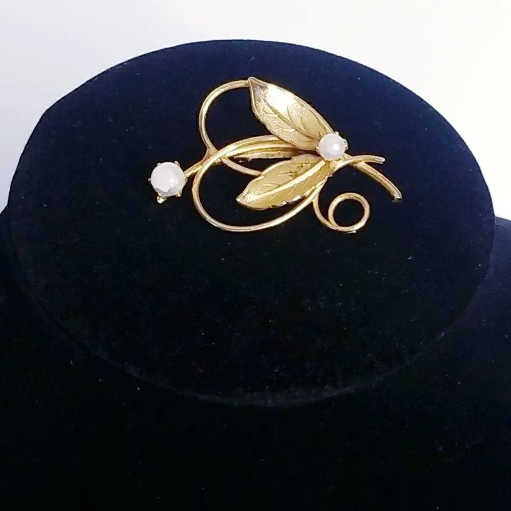 5/$25 Vintage Gold & Pearl leaf Brooch